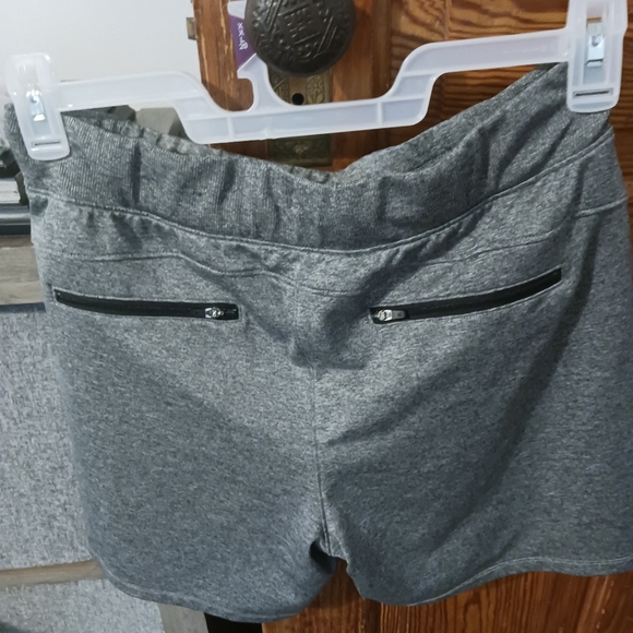 Woman's Tek Gear shorts - Picture 2 of 4